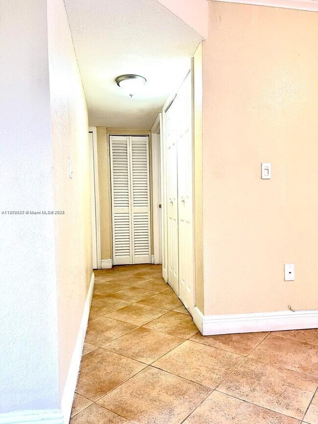 Building Photo - 3021 W 76th St