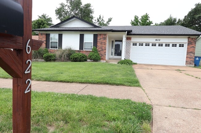 Building Photo - Updated 3BR/2BA Ranch with Garage, Basement & Community Pool