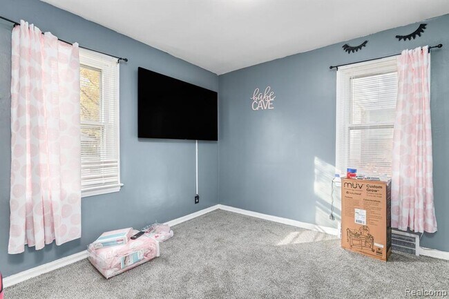 Building Photo - COMING SOON! Welcome to this charming hous...