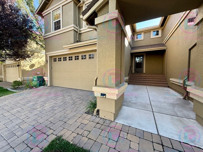 Building Photo - Beautiful townhome in South Meadows!  3-be...