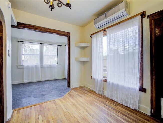 Building Photo - 2 Bedroom 2 Bathroom