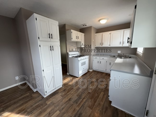 Building Photo - 1109 E Cornell Rd