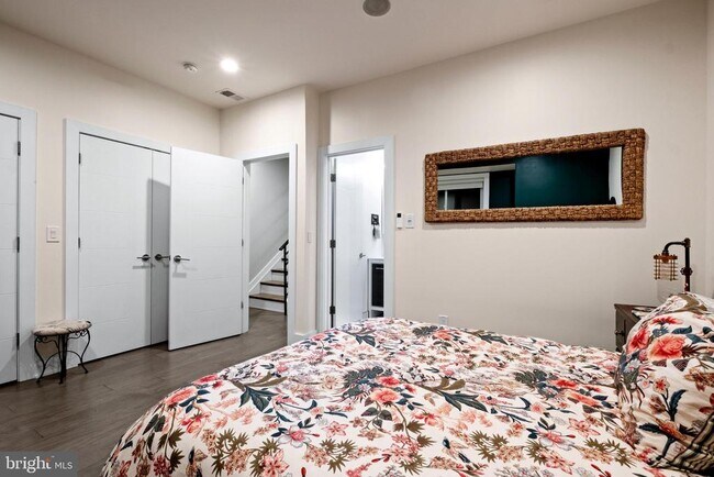 Building Photo - 1121 Earl St