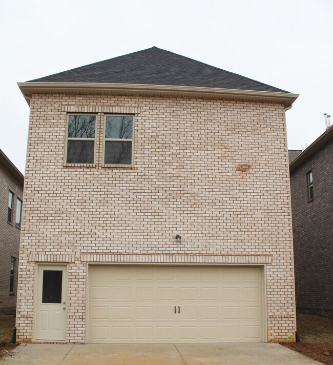 Building Photo - Low Maintenance All Brick Home!