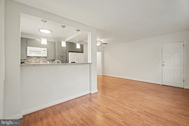 Building Photo - 4318 N Pershing Dr