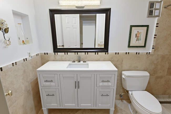 Building Photo - 250 S Ocean Blvd