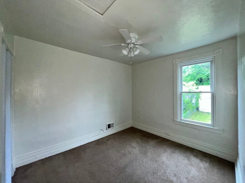 Building Photo - 709 Waddell Ave