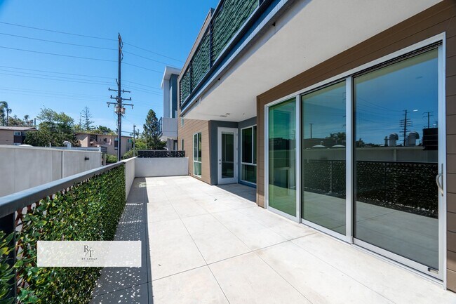 Building Photo - Quiet, Modern 2-Bed Home with Private Pati...