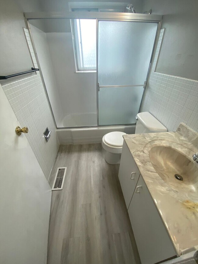 Building Photo - Updated 2 Bed 1 Bath in Florissant