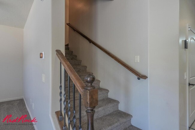 Building Photo - Charming 3 bedroom Townhome. 2 Community Pools!