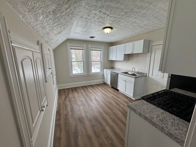 Building Photo - 2476 W 10th St