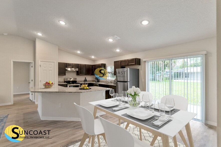 Building Photo - 8009 N Primrose Dr