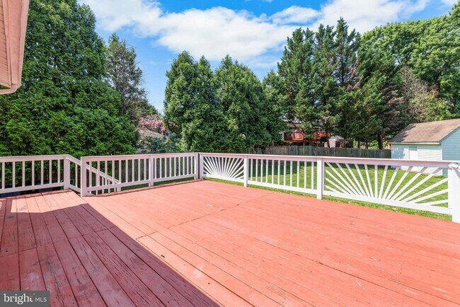Building Photo - 10422 Floral Dr