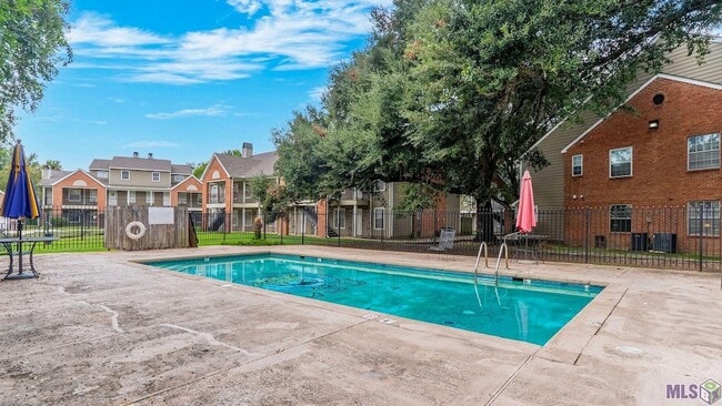 Building Photo - 4464 Highland Rd