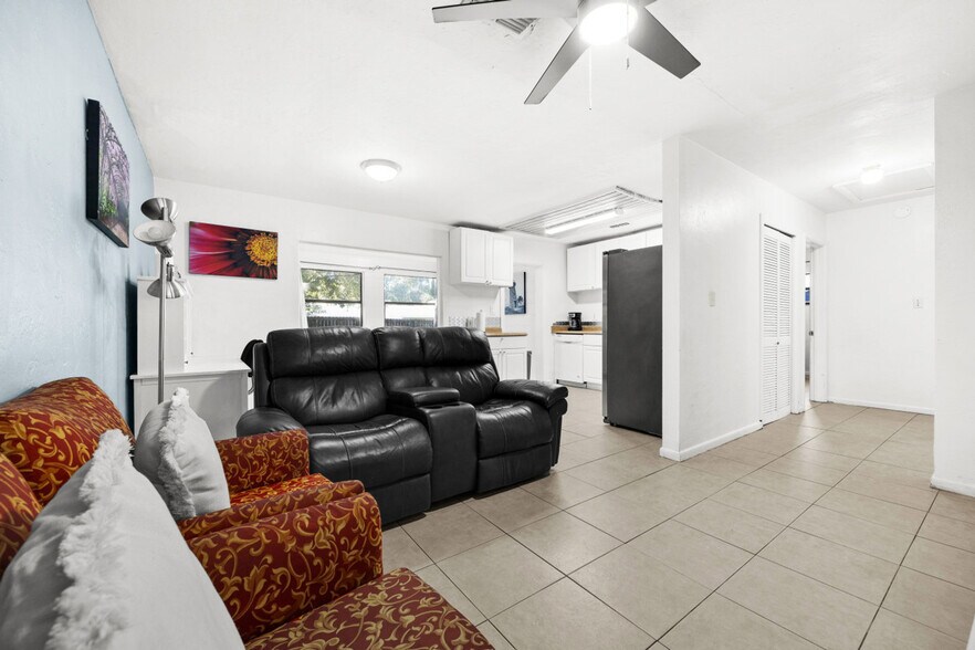 Building Photo - 735 SE 4th Ave