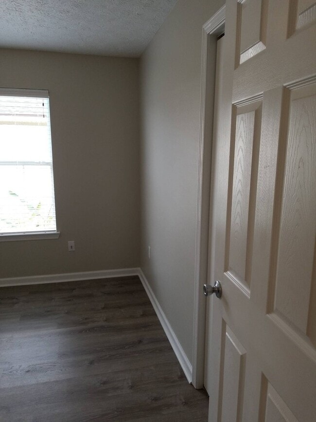 Building Photo - 2915 Cedars Crossing