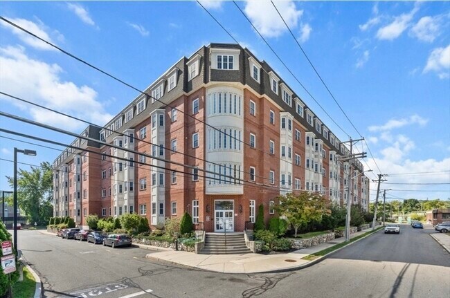 Building Photo - 120 Wyllis Ave