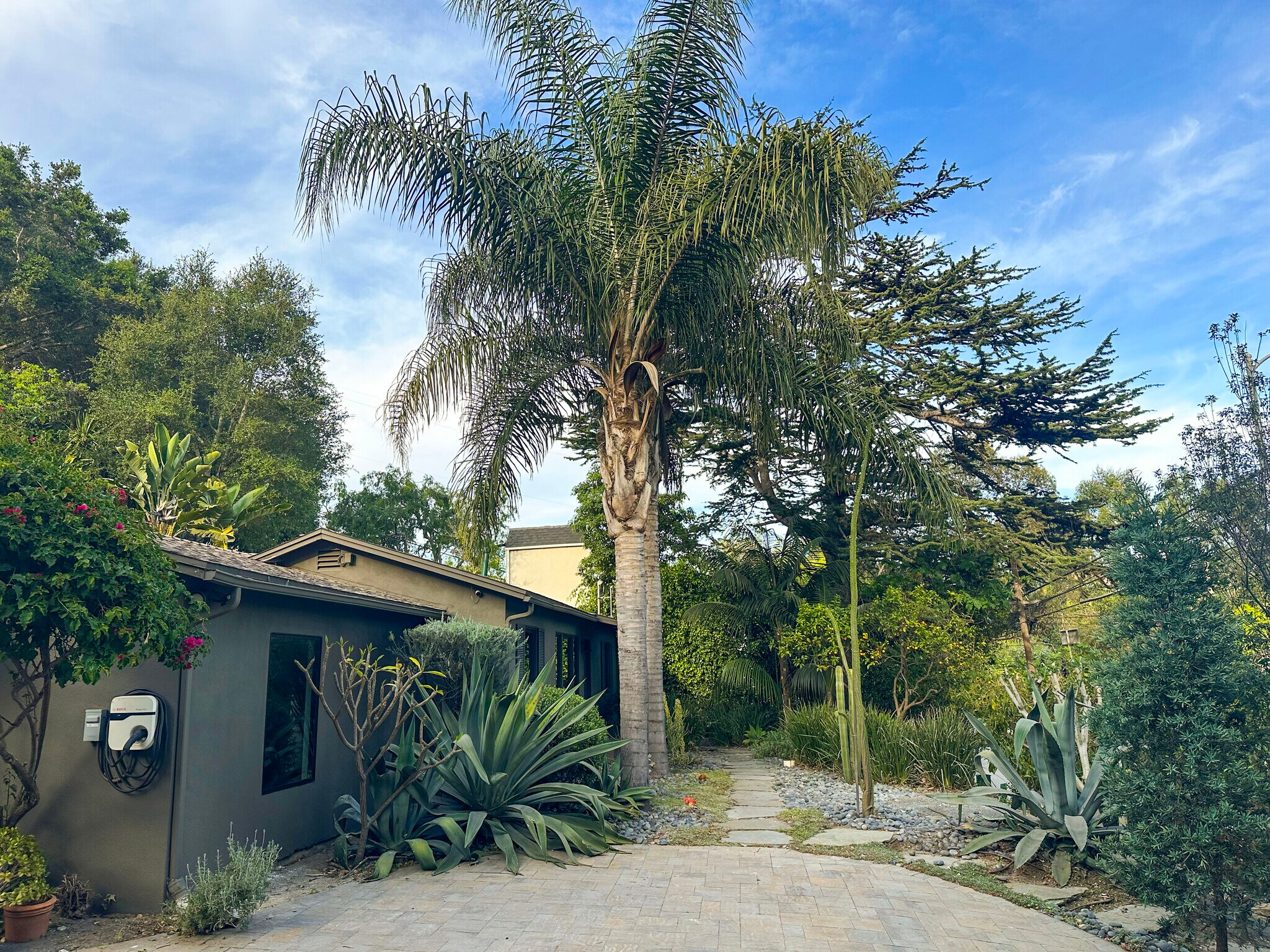 Front - 14501 W Sunset Blvd