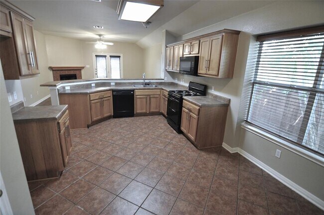 Building Photo - 1830 Paradise Ridge Dr