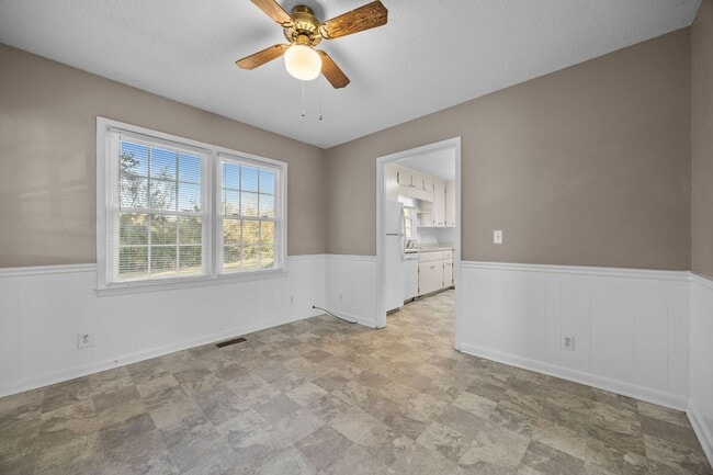 Building Photo - Lovely 3 bed 2 bath home located in Lillin...