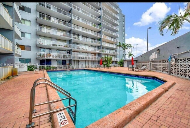 Building Photo - 1800 NW 24th Ave