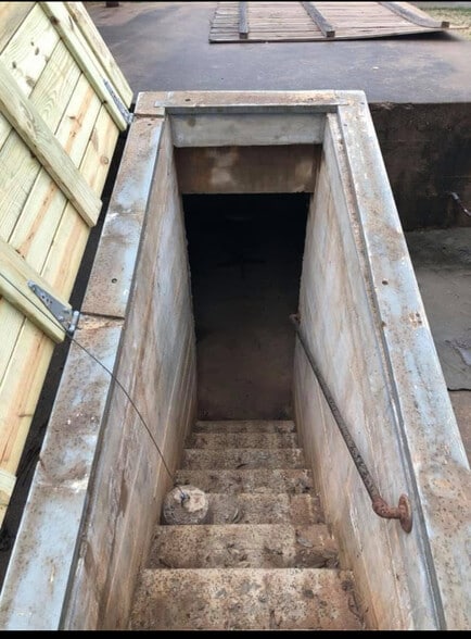 Building Photo - 213 S 17th St