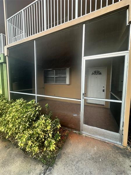 Building Photo - 411 S Crescent Dr