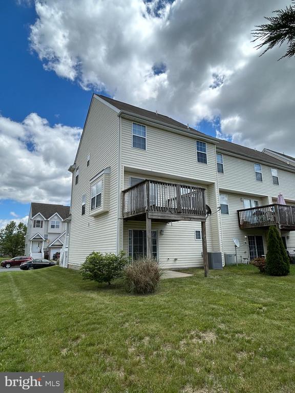 Building Photo - 338 Northdown Dr