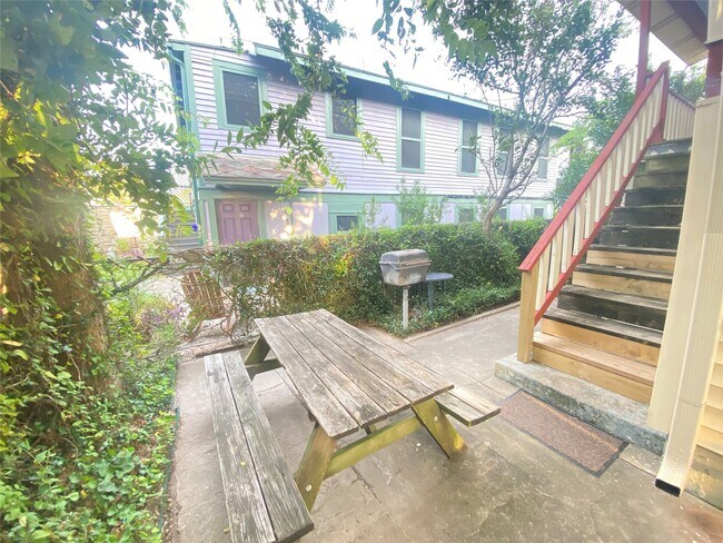 Building Photo - 2528 Avenue Q 1/2 Ave