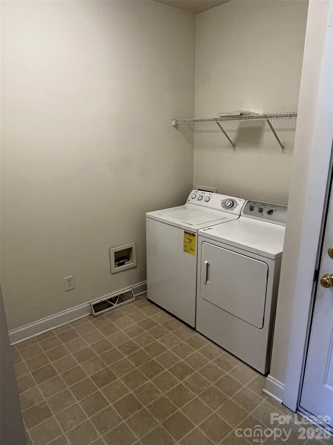 Building Photo - 3044 Parker Green Trail