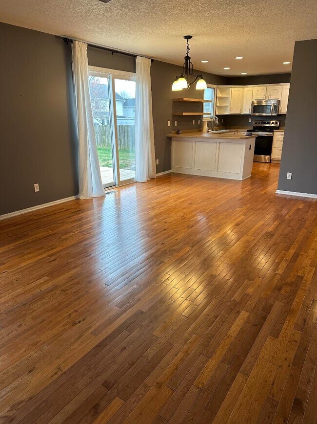 Building Photo - 658 Meadow Cir
