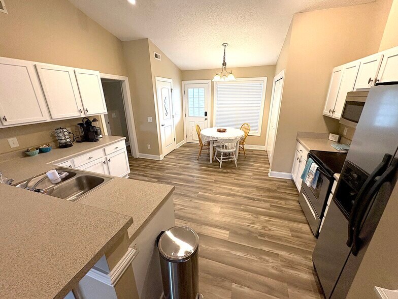 Building Photo - 2312 Saddleback Dr