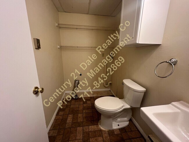 Building Photo - 2BR, 1.5 Bath in Dallastown School District