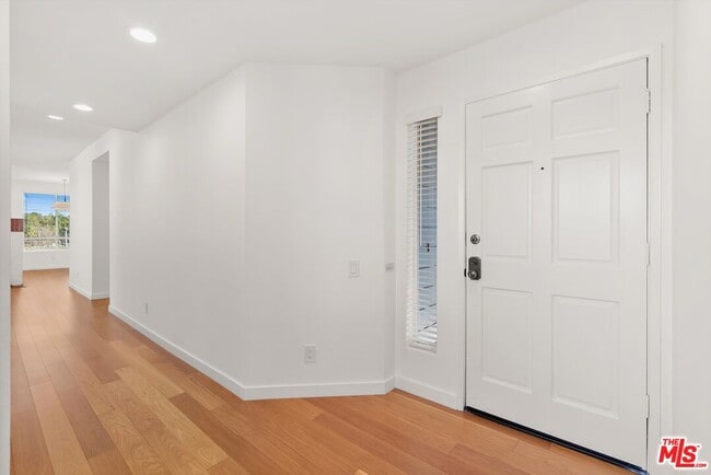 Building Photo - 4643 E 4th St