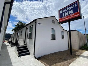 Building Photo - 907