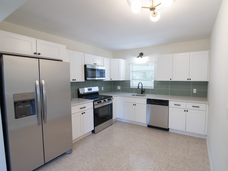 Building Photo - 500 Altaloma Ave