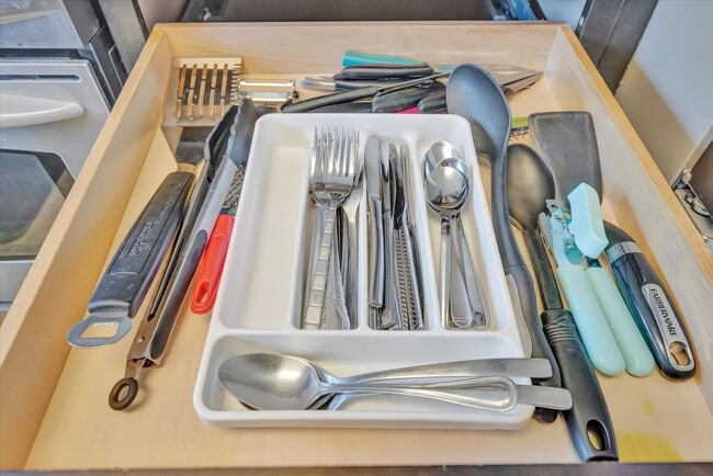 Building Photo - 2529 Croton Ave