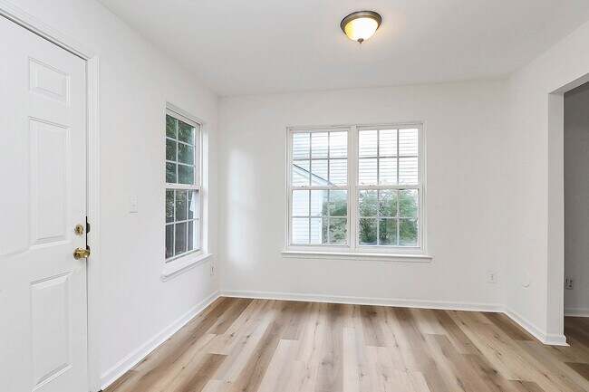 Building Photo - 1215 McAllister Dr