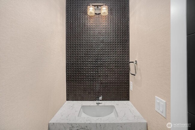 Building Photo - 9206 NE 24th St