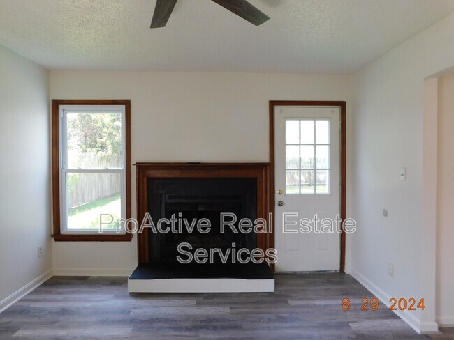 Building Photo - 1461 Thamesford Dr