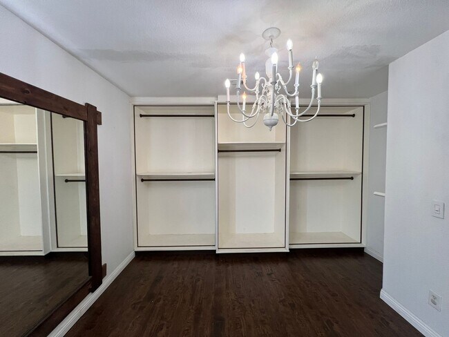 Building Photo - 13539 Whipple St