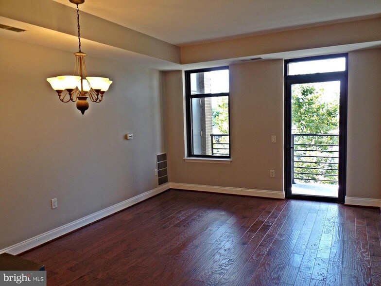 Building Photo - 525 N Fayette St