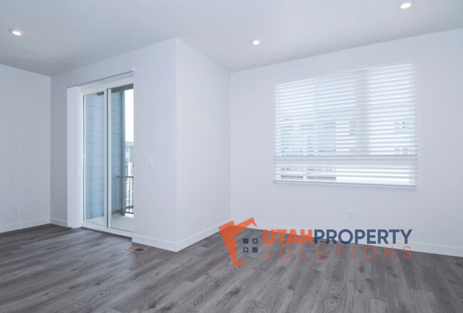 Building Photo - 1042 W 430 S