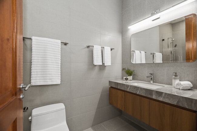 Building Photo - 1152 W Fulton Market