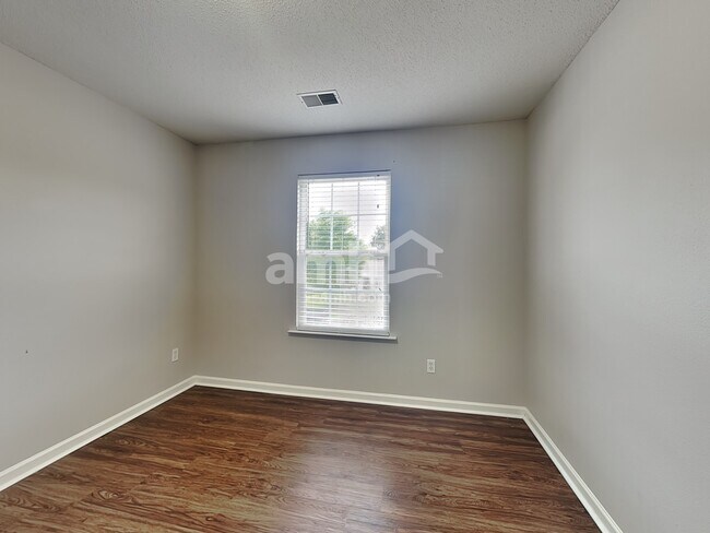 Building Photo - 103 Granary Dr