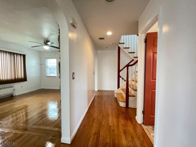 Building Photo - 39 Hillman Dr