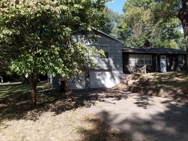 Building Photo - Coming Soon! South KC SF