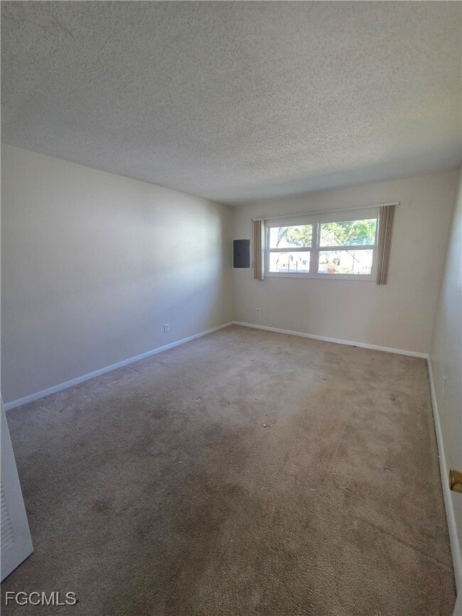 Building Photo - 46 Hamlin Ct