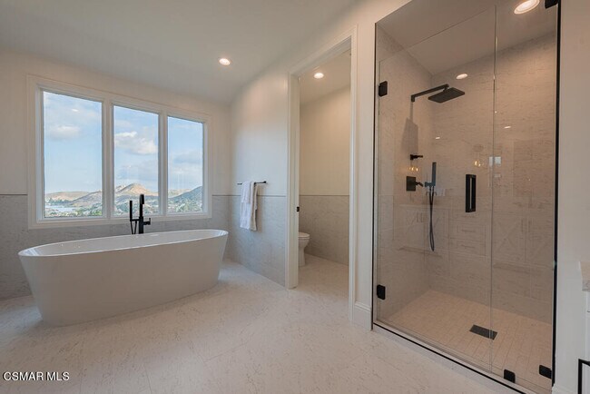 Building Photo - 2390 Crombie Ct