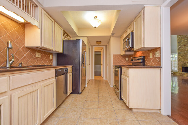 Building Photo - 3 Bedroom Townhouse - Northwest Hills